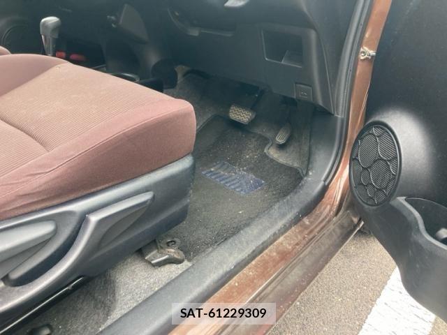 Toyota VITZ 2011-12 8338385-10