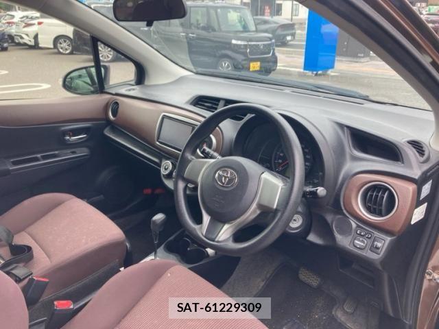 Toyota VITZ 2011-12 8338385-11