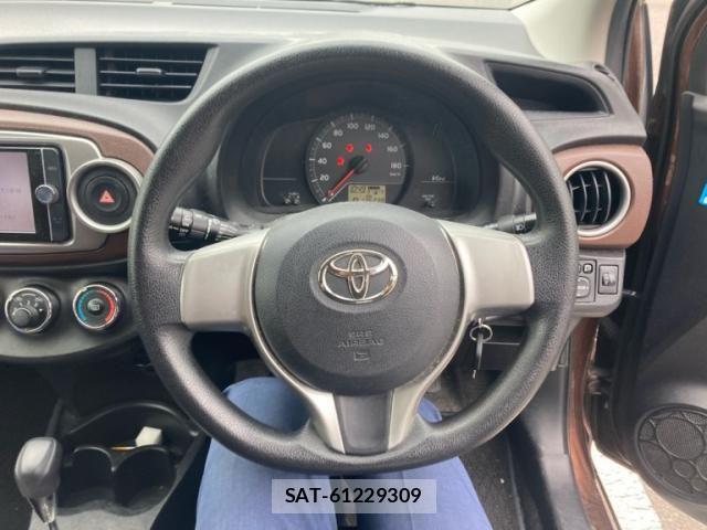 Toyota VITZ 2011-12 8338385-12