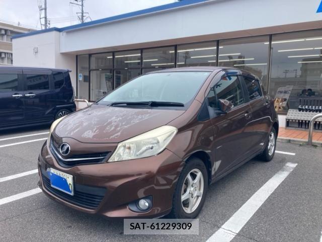 Toyota VITZ 2011-12 8338385-2