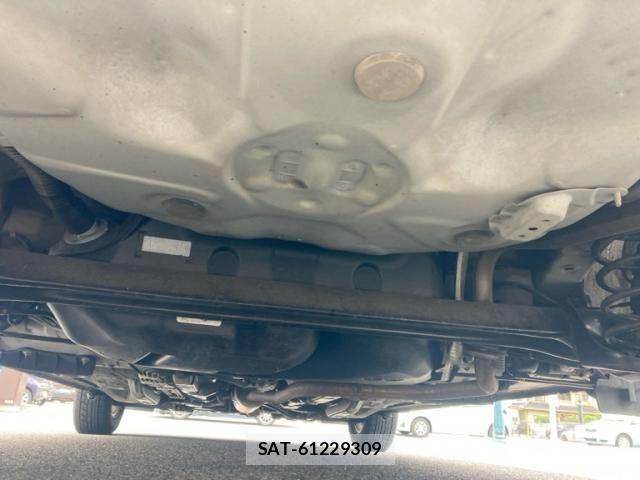 Toyota VITZ 2011-12 8338385-4