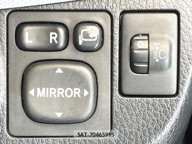 Toyota VITZ 2015-07 8338378-5