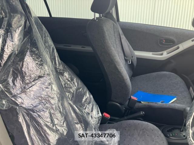 Toyota VITZ 2010-05 8338383-10