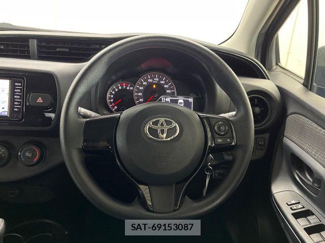 Toyota VITZ 2017-11 8338377-12