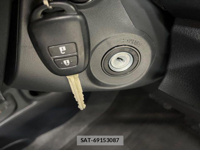 Toyota VITZ 2017-11 8338377-13