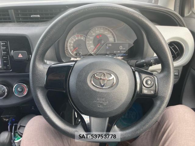 Toyota VITZ 2015-11 8369610-14