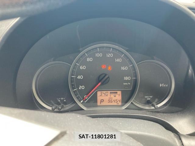 Toyota VITZ 2013-11 8369613-17