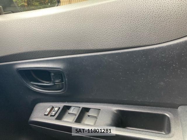 Toyota VITZ 2013-11 8369613-19
