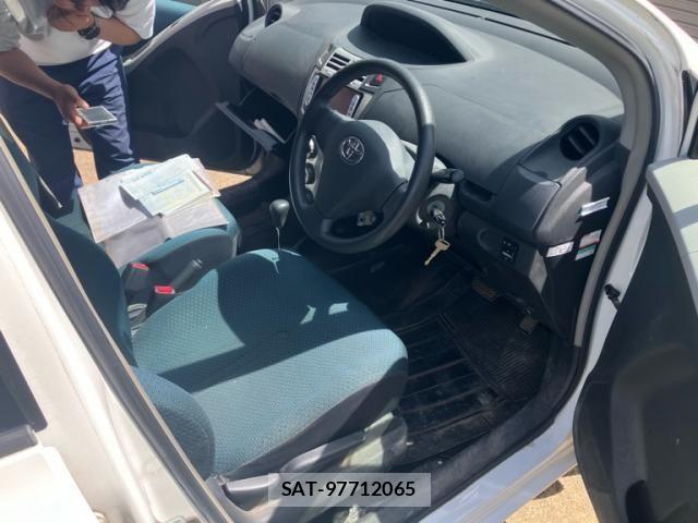 Toyota VITZ 2005-07 8369617-12