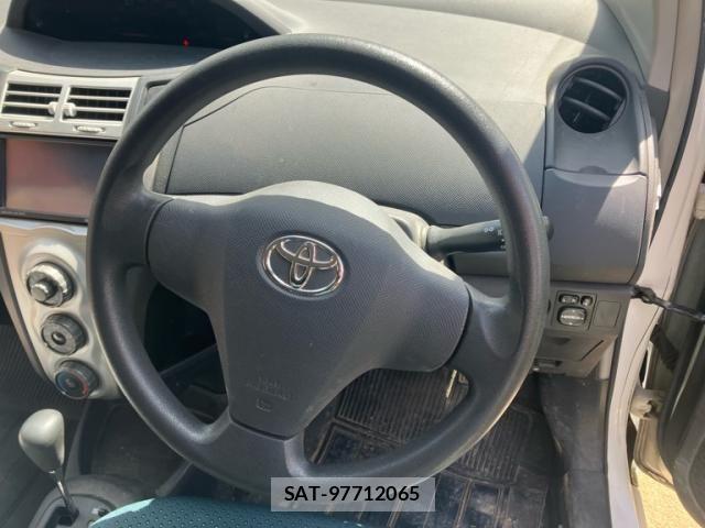 Toyota VITZ 2005-07 8369617-14