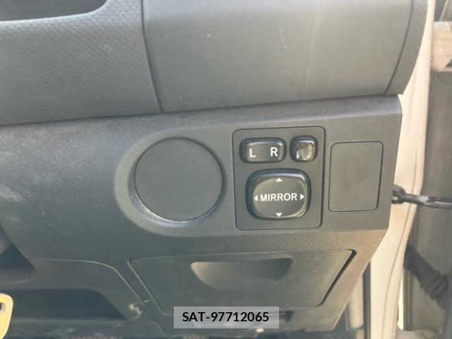 Toyota VITZ 2005-07 8369617-16