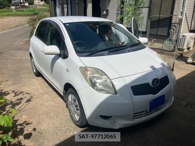 Toyota VITZ 2005-07 8369617-1