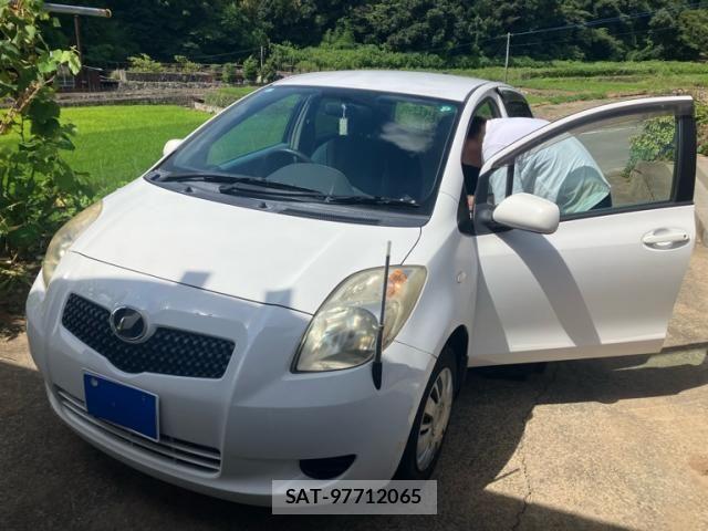 Toyota VITZ 2005-07 8369617-2