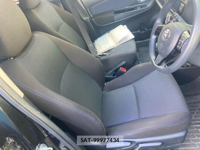 Toyota VITZ 2015-12 8369608-9