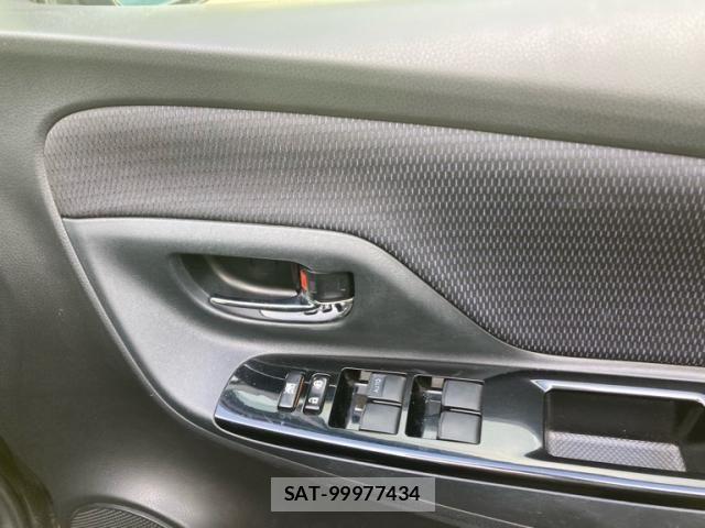 Toyota VITZ 2015-12 8369608-12