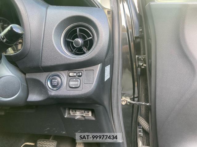 Toyota VITZ 2015-12 8369608-13