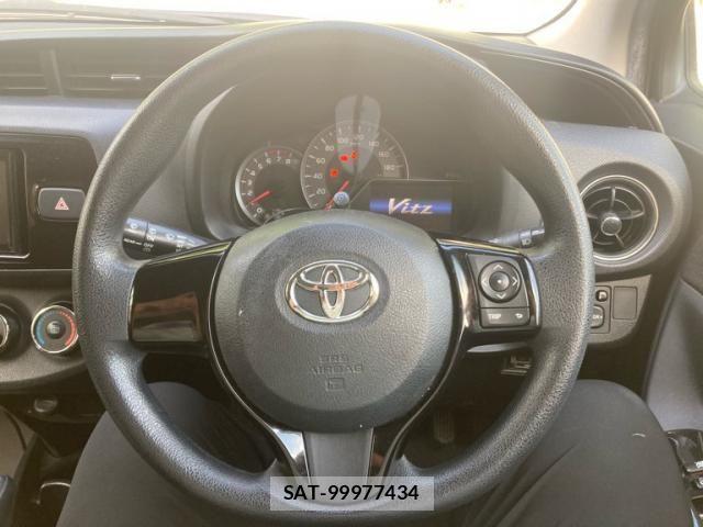Toyota VITZ 2015-12 8369608-14