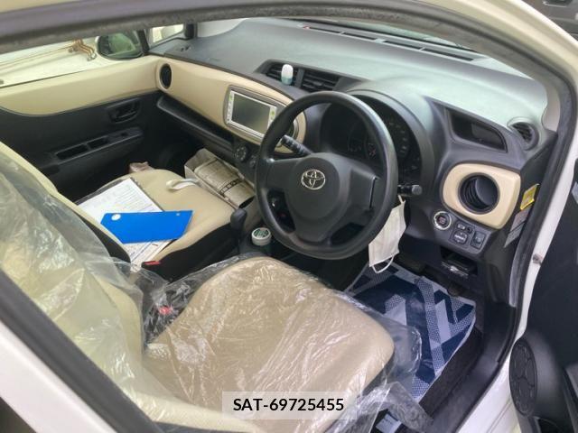 Toyota VITZ 2011-09 8369615-11