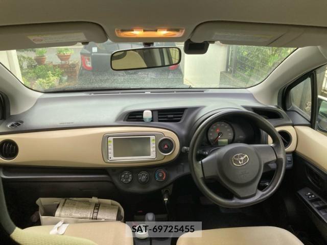 Toyota VITZ 2011-09 8369615-14