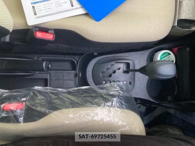 Toyota VITZ 2011-09 8369615-20