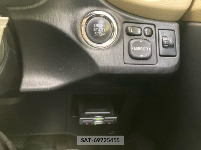 Toyota VITZ 2011-09 8369615-21