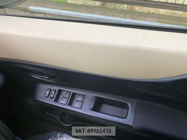 Toyota VITZ 2011-09 8369615-22