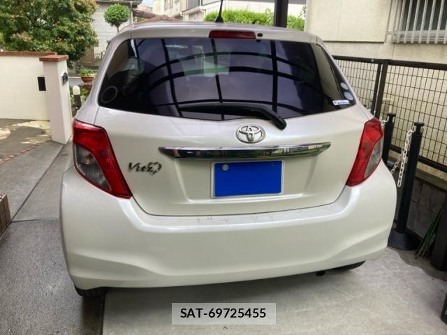 Toyota VITZ 2011-09 8369615-7