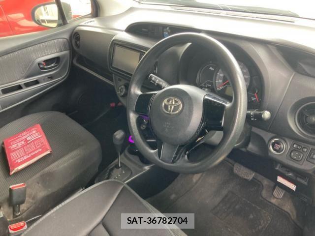 Toyota VITZ 2017-08 8369606-9