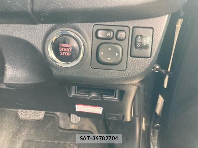 Toyota VITZ 2017-08 8369606-11