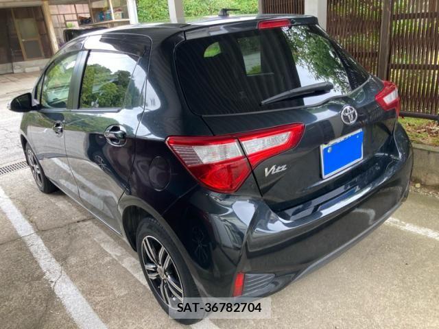 Toyota VITZ 2017-08 8369606-2