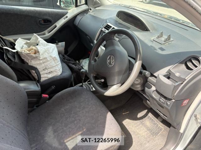 Toyota VITZ 2009-10 8369616-14
