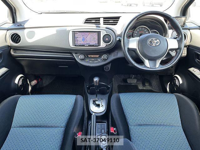 Toyota VITZ 2011-08 8369602-1