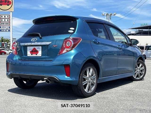 Toyota VITZ 2011-08 8369602-2