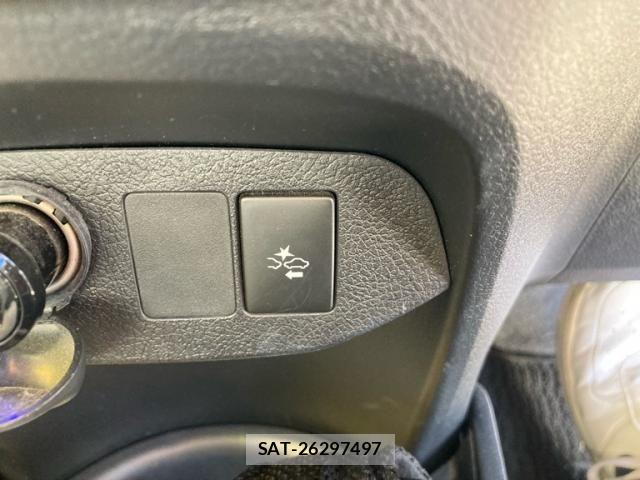 Toyota VITZ 2016-09 8369612-15
