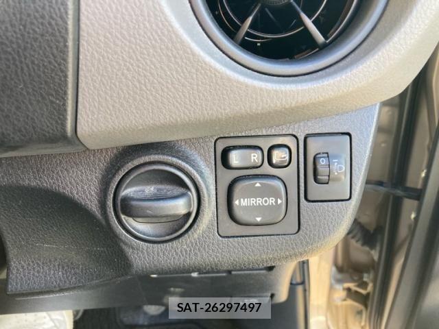 Toyota VITZ 2016-09 8369612-17