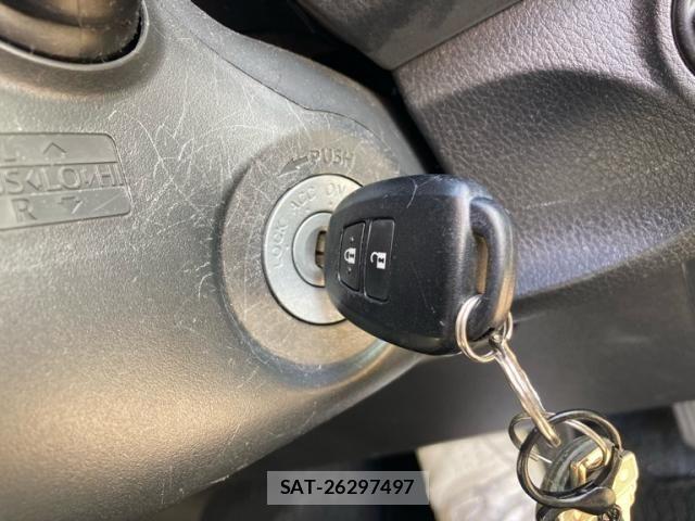 Toyota VITZ 2016-09 8369612-18