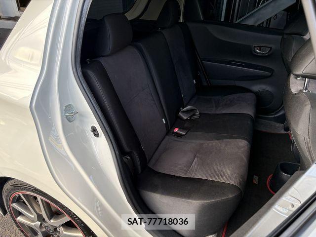 Toyota VITZ 2011-11 8369607-24