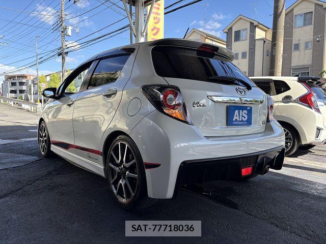 Toyota VITZ 2011-11 8369607-2