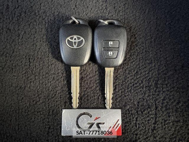 Toyota VITZ 2011-11 8369607-29