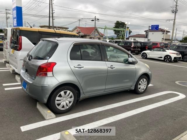 Toyota VITZ 2009-09 8369618-3