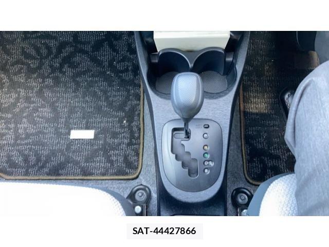 Toyota VITZ 2011-10 8372339-11