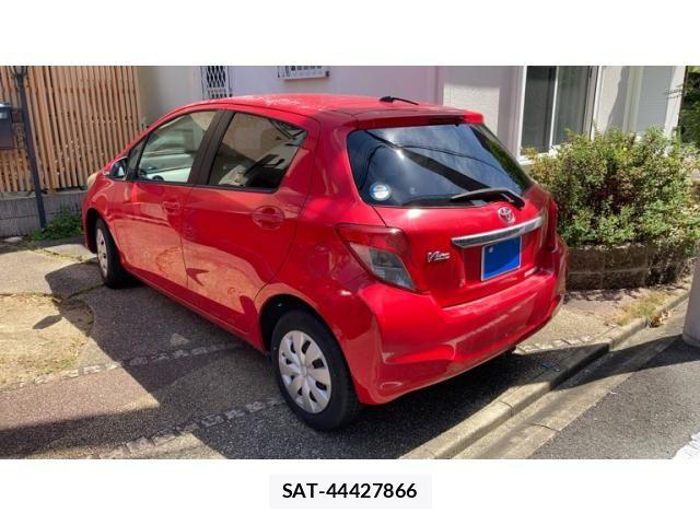 Toyota VITZ 2011-10 8372339-2