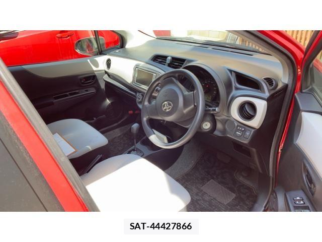 Toyota VITZ 2011-10 8372339-4