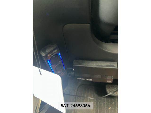 Toyota VITZ 2015-03 8372334-21