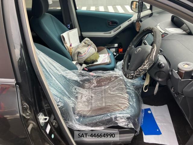 Toyota VITZ 2007-06 8415719-13