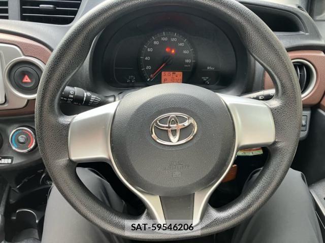 Toyota VITZ 2011-10 8415709-13