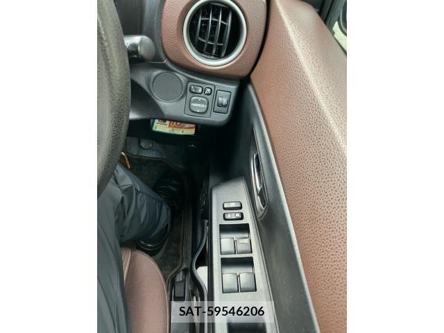 Toyota VITZ 2011-10 8415709-14