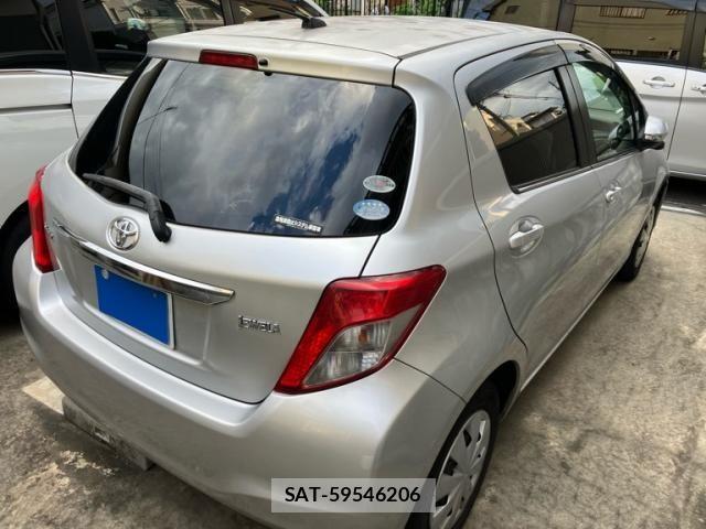 Toyota VITZ 2011-10 8415709-3