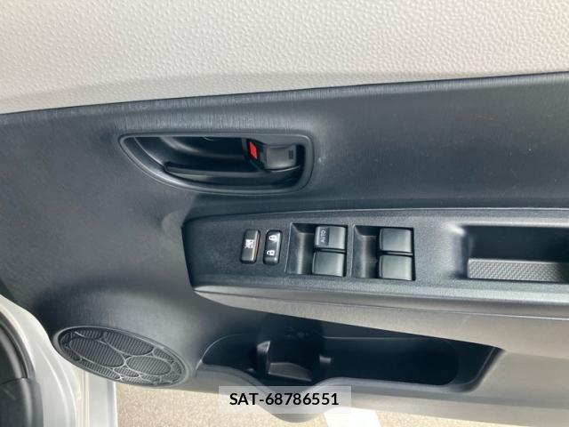 Toyota VITZ 2012-01 8415711-12