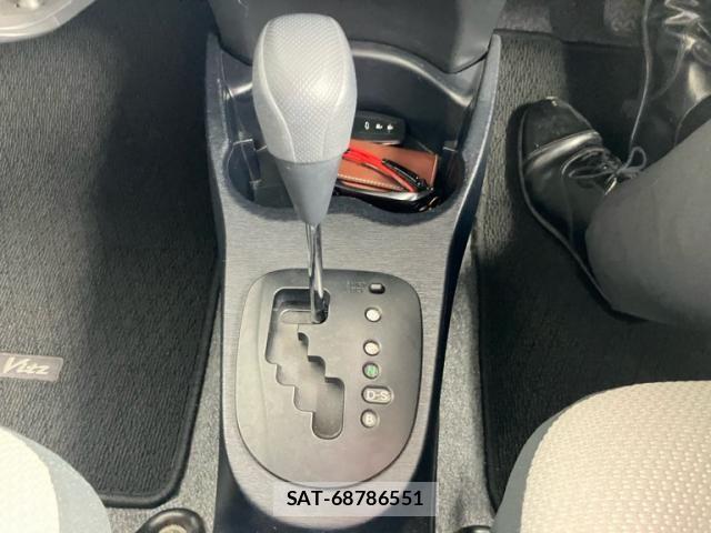 Toyota VITZ 2012-01 8415711-18